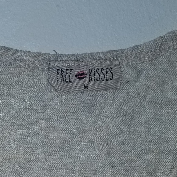⭐️💸Free Kisses Top - Picture 3 of 4